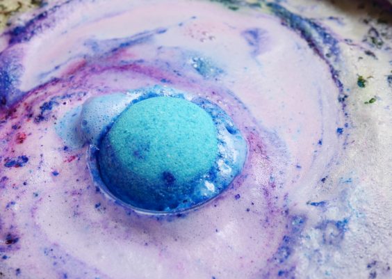 How to Make Bath Bombs (Simple Recipe)