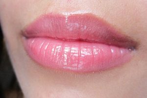 This Is What Lip-Plumping Glosses Are Actually Doing to Your Lips