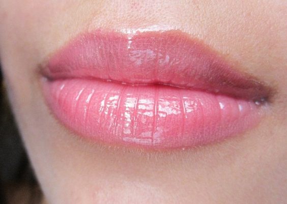 This Is What Lip-Plumping Glosses Are Actually Doing to Your Lips